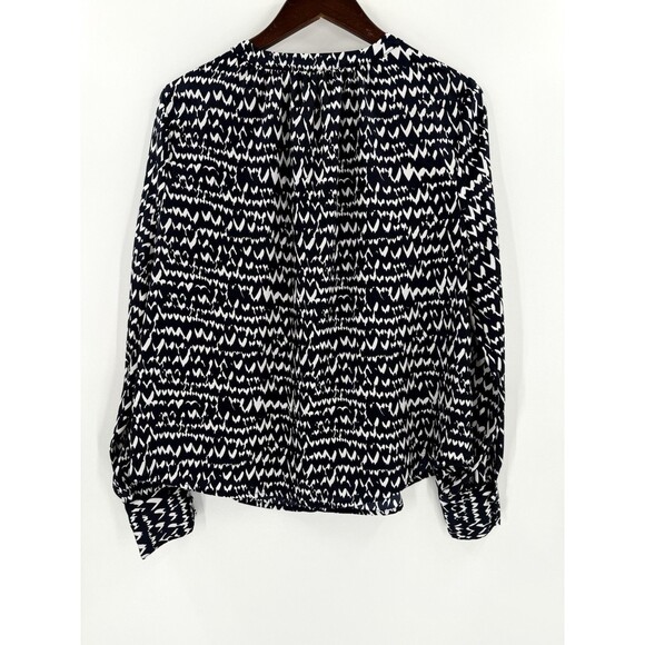 Ryegrass Navy White Geometric Design V Neck Blouse Size Medium Easy Wear EUC - Picture 7 of 11